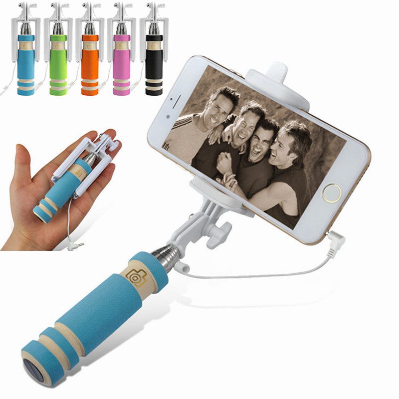 Ga wandelen geweer Nieuw maanjaar Selfie Stick For iphone And Samsung Galaxy With Built-In Camera Shutter -  TrendBaron.com