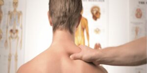 cálculos renales y dolor de espalda